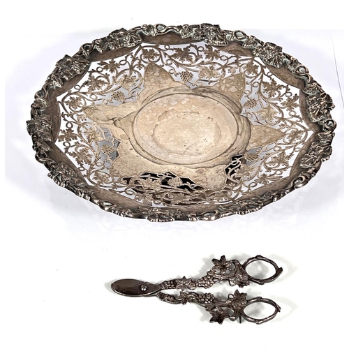 605 - A hallmarked silver shallow dish with relief and pierced vine decoration, on circular foot, Sheffiel... 