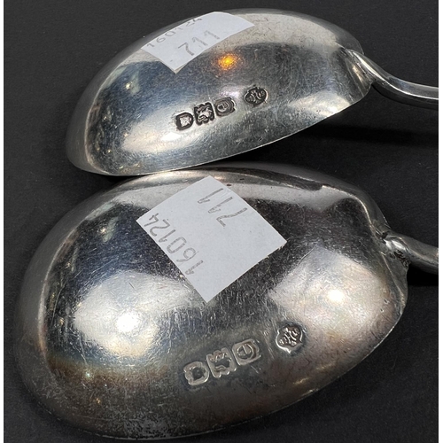 711 - A pair of silver Seal Top spoons, London 1900, 3oz