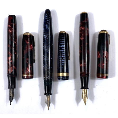 181 - A vintage Parker Vacumatic fountain pen with pearlescent blue case, two coloured nib and two others ... 