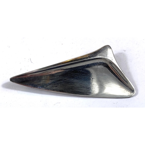 795C - A Georg Jensen silver brooch No 327