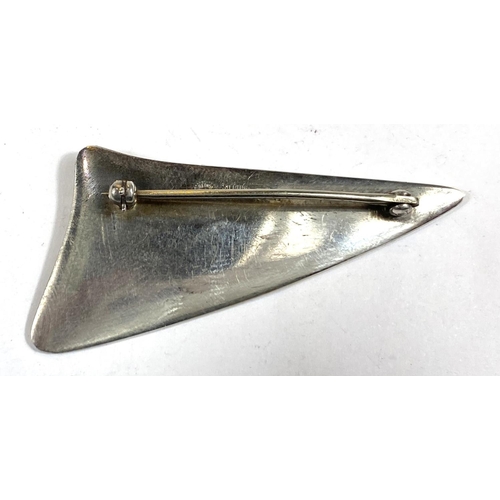 795C - A Georg Jensen silver brooch No 327