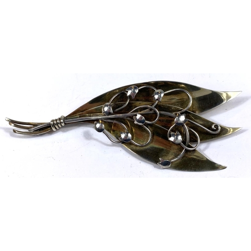 795D - A Georg Jensen style flower brooch, silver G.J stamp (not the usual)