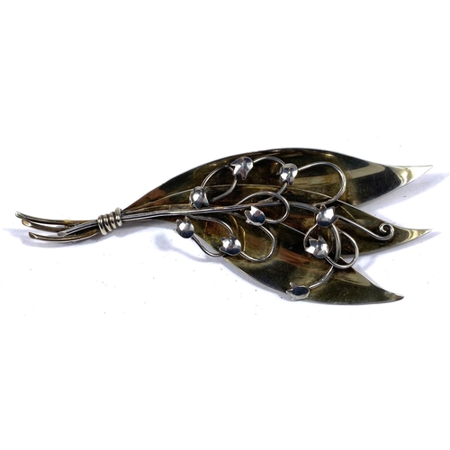 795D - A Georg Jensen style flower brooch, silver G.J stamp (not the usual)