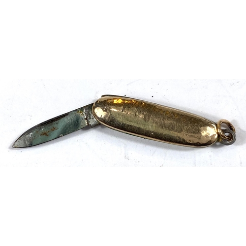 796 - A Victorian miniature 9ct gold pocketknife with steel blade