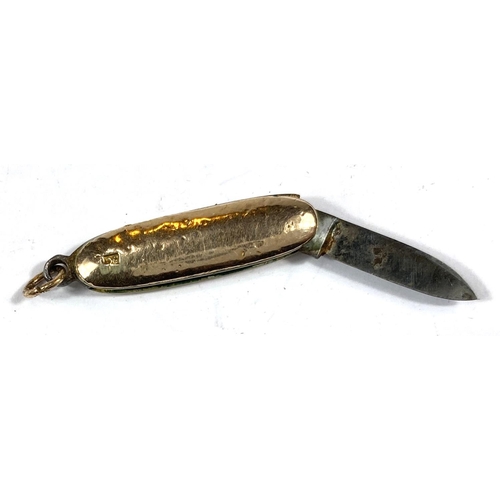 796 - A Victorian miniature 9ct gold pocketknife with steel blade