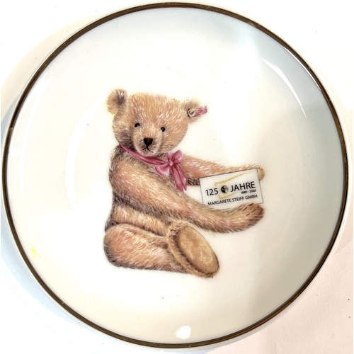 576 - Twenty four Steiff miniature wall plates decorated with bears, boxed, 10cm