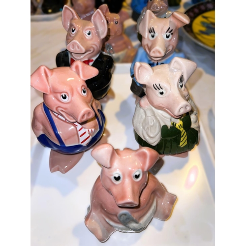 541 - A set of 5 NatWest pigs by Wade:  father; mother; boy; girl & baby