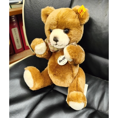 27 - A modern Steiff bear 'Petsy' with labels and original tags