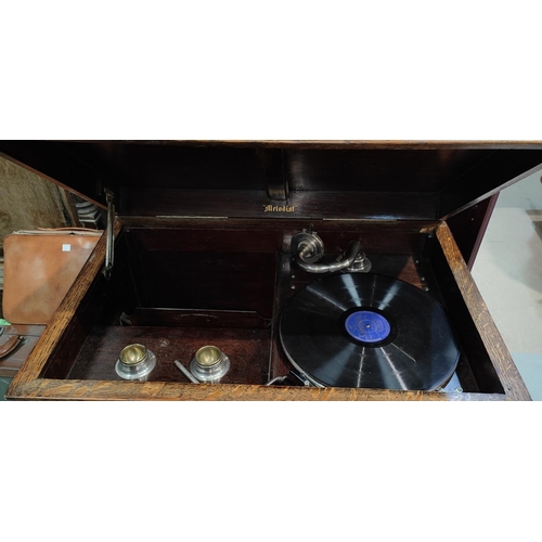 896 - An early 20th century oak Melodist record cabinet/player