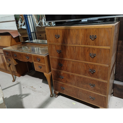 902 - A 1920's walnut chest with five drawers, a matching dressing table with triple mirror and 5 drawers ... 