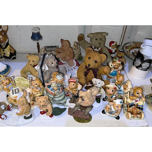 578A - A collection of Pendelfin characters and Bean Bears