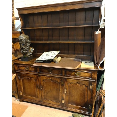 899 - An oak reproduction Titchmarsh and Goodwin style Welsh dresser with 3 panelled doors below, and 3 dr... 