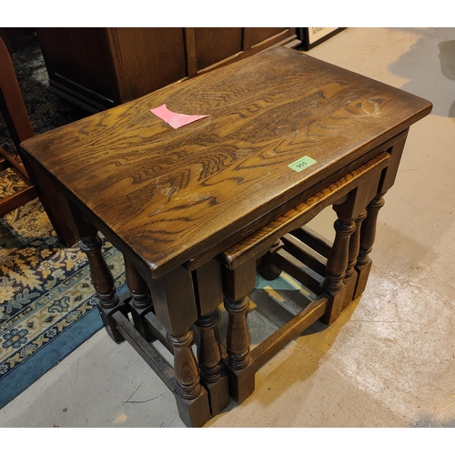 955 - A nest of 3 oak occasional tables