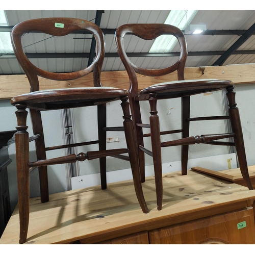 990 - A pair of Victorian mahogany button back dining chairs and a similar chair