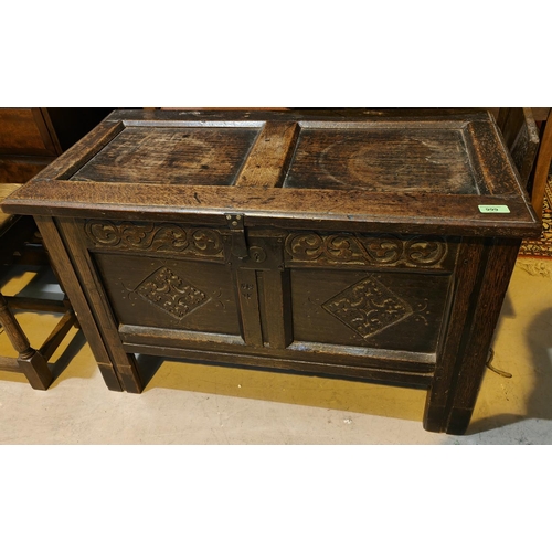 999 - A small 18th/19th century 2 panel oak bedding box