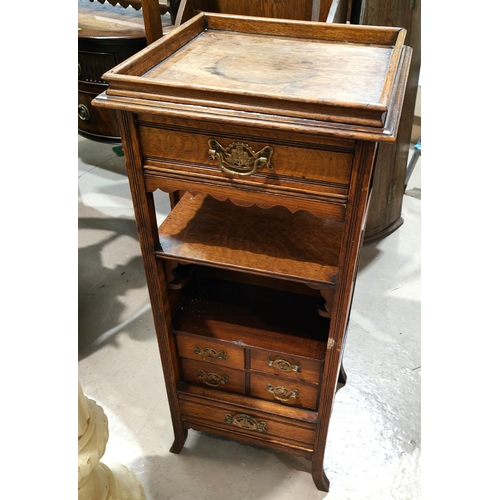 892 - A Victorian oak bedside cabinet/whatnot with 2 open shelves and 6 drawers