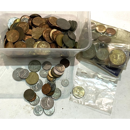 114 - A selection of Royal commemorative pre-decimal and other collectable coins