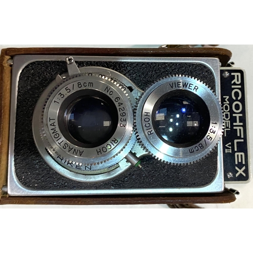 95 - A Ricohflex model VII camera and a Photina Reflex camera.