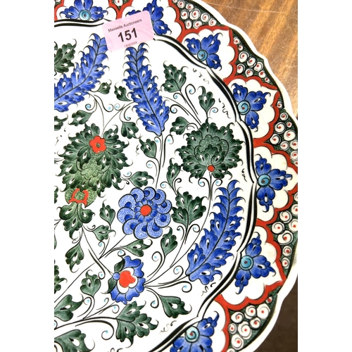 151 - An Iznik style dish