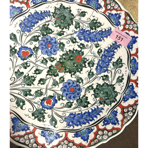 151 - An Iznik style dish