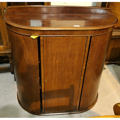 911 - A late 19th/early 20th century mahogany side cabinet/drinks cabinet with straight central cupboard a... 