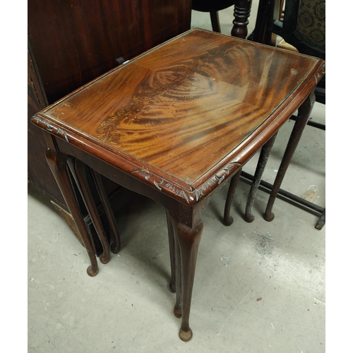 902 - A reproduction dwarf sofa/occasional table in mahogany; a nest of 3 occasional tables