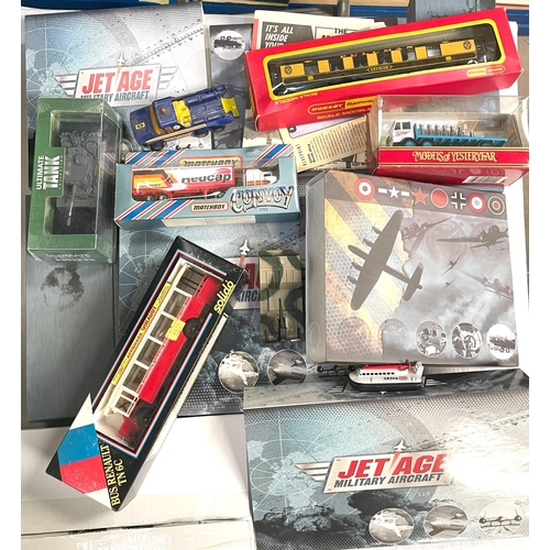 310 - A collection of boxed diecast vehicles, 1/24 scale and other smaller, Majorette, Porsche, Jet Age Mi... 