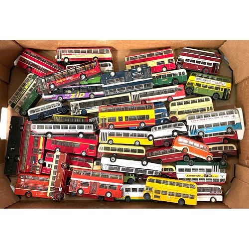 323 - A large collection of loose diecast buses, various styles and manufacturers, British, Corgi etc.