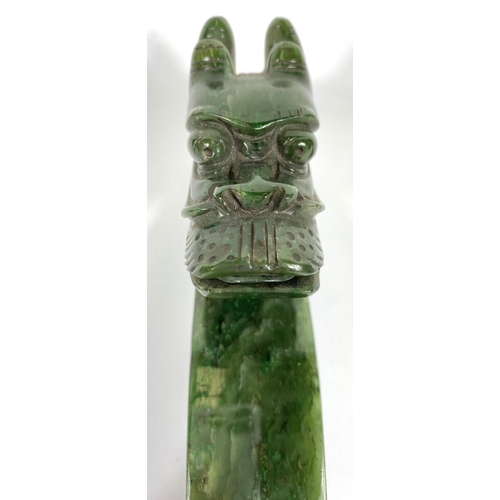 484A - A Chinese spinach jade dragons head sceptre, 17cm length