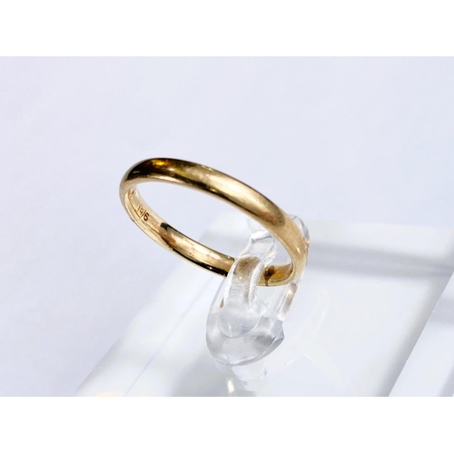 603 - A 9 carat gold wedding band, 1.9gm; an 18 carat gold pair of earring backs, 2.2gm; a 9 carat gold fi... 