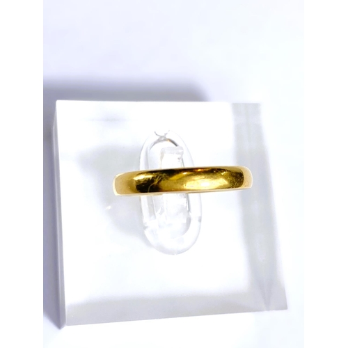 605 - Two 22 carat gold wedding bands, 7.3gm