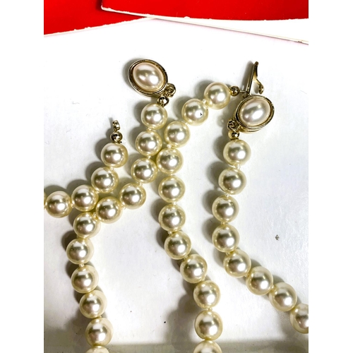 618 - A collection of Majorica pearl necklaces and bracelets, some with boxes, other simulated and other p... 