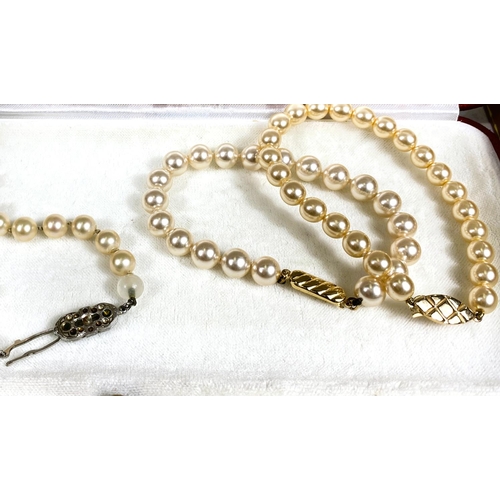 618 - A collection of Majorica pearl necklaces and bracelets, some with boxes, other simulated and other p... 