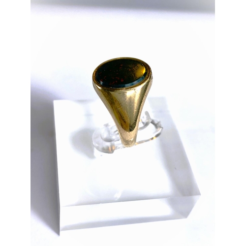 659 - A carat hallmarked gold signet ring set moss agate, 6.5gm