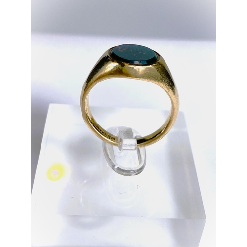 659 - A carat hallmarked gold signet ring set moss agate, 6.5gm