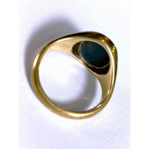 659 - A carat hallmarked gold signet ring set moss agate, 6.5gm