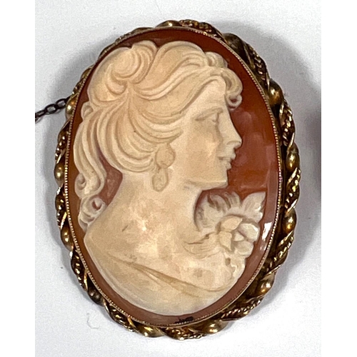 692 - A 9ct gold framed cameo brooch with traditional female portrait, 11.7gm, a Whitby jet mourning locke... 