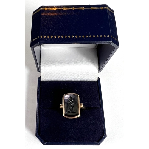 728 - A 9ct hallmarked gold gent's ring set with rounded rectangular dark brown 