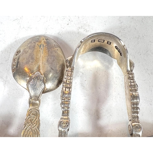 737 - A hallmarked silver set of anointing spoons and tongs, cased, Birmingham 1908