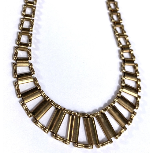 740 - A yellow metal graduating necklace, stamped 9ct, 16.5gm