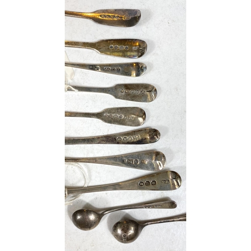 742 - A collection of hallmarked silver salt and mustard spoons, Georgian and later, various dates, 19 app... 