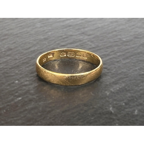 762 - a 22 carat hallmarked gold wedding ring, size 'S', 3.3gms.