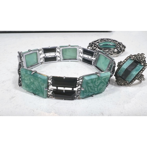 769 - An art deco style bracelet set with alternating black and jade coloured links with a matching ring a... 