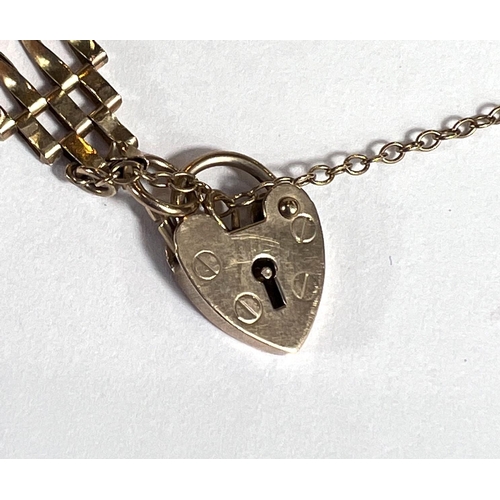 788A - A 9 carat gold gate bracelet with heart locket, 5.2 gms.