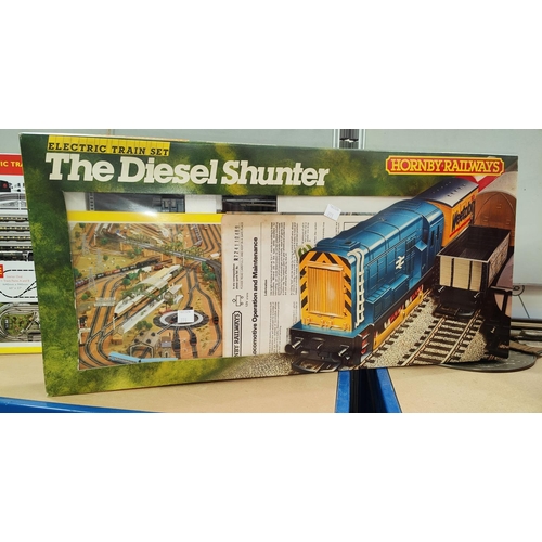 273 - A Hornby Dublo train set in original box:  Diesel Shunter