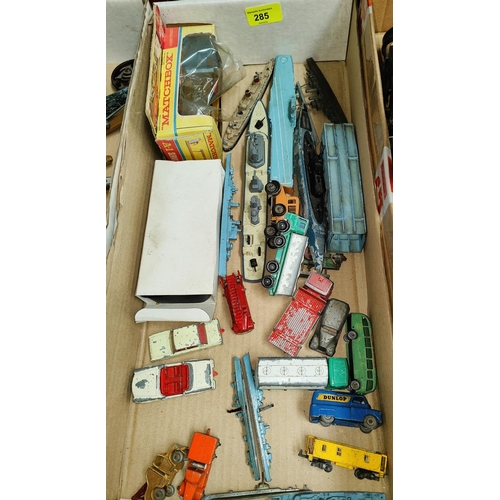 285 - Diecast vehicles: a collection of vintage Matchbox and Lesney cars and ships loose