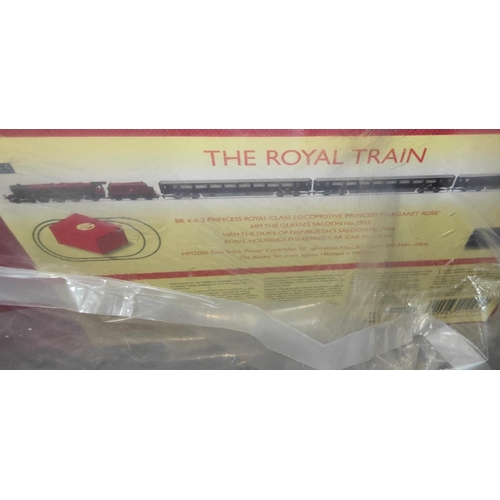 267 - Hornby: '00' Gauge 'The Royal Train' R1106, red boxed full set locomotive 'Princess Margaret Rose' c... 