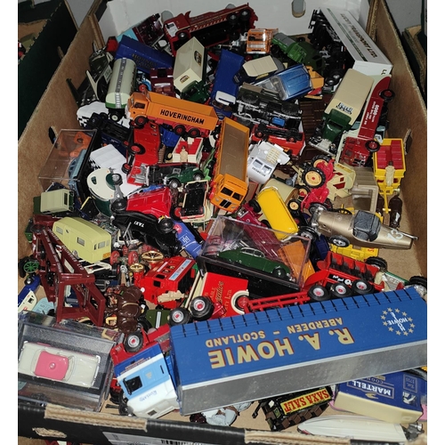 333 - A large collection of diecast vehicles including 'N' gauge and large vehicles, cars etc 