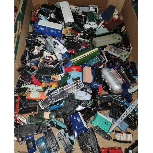 333 - A large collection of diecast vehicles including 'N' gauge and large vehicles, cars etc 