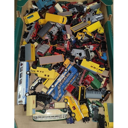 334 - A large collection of diecast vehicles including 'N' gauge and larger 